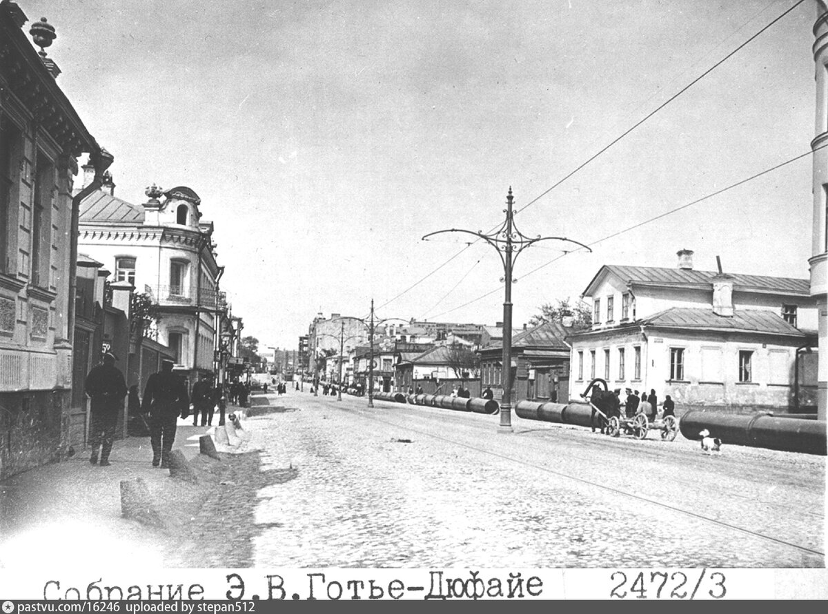 Улица Плющиха, вид от 3-го переулка Труженников в сторону Смоленской улицы, 1911-1912.