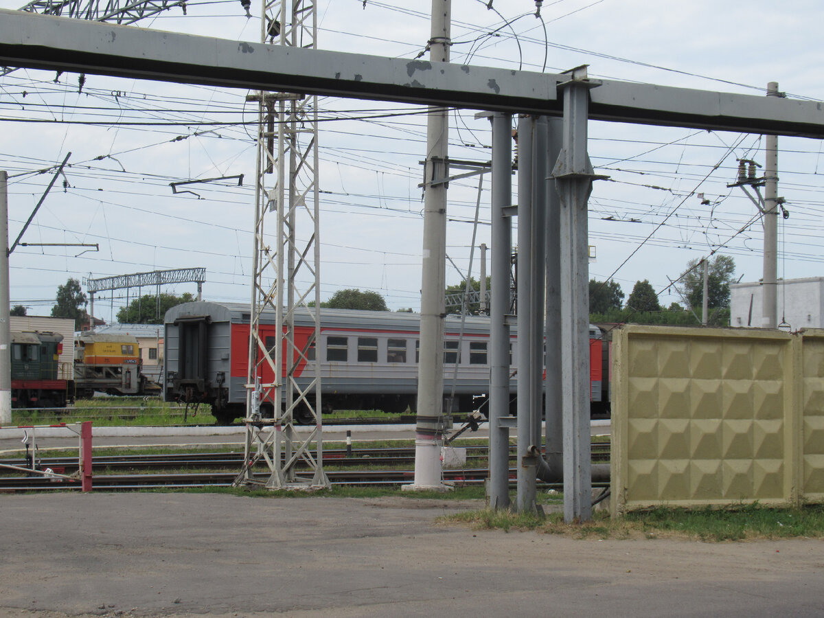 Через открытые ворота