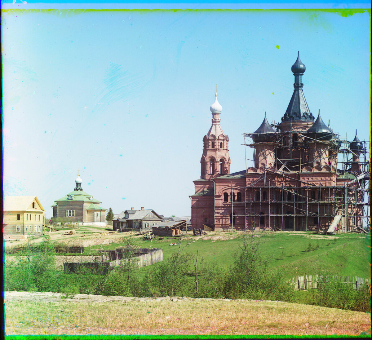 А вот вам еще одна фотография 1910 года. На ней Ольгин монастырь. Находится в Тверской области в местечке Волговерховье.