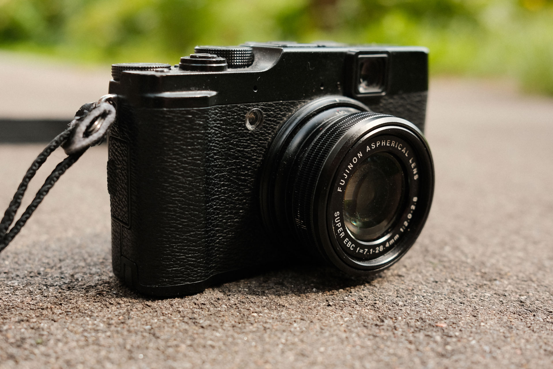 Когда Fujifilm еще не делал беззеркалки. Снимаем на старую мыльницу Fuji X102