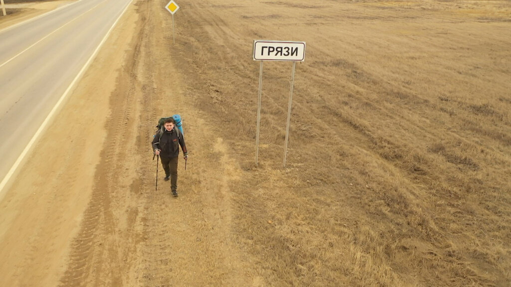 Петербуржец планировал пройти пешком из села Грязи в Липецкой области в деревню Князи Кировской области, но фактически проделал этот путь на инвалидной коляске.-2