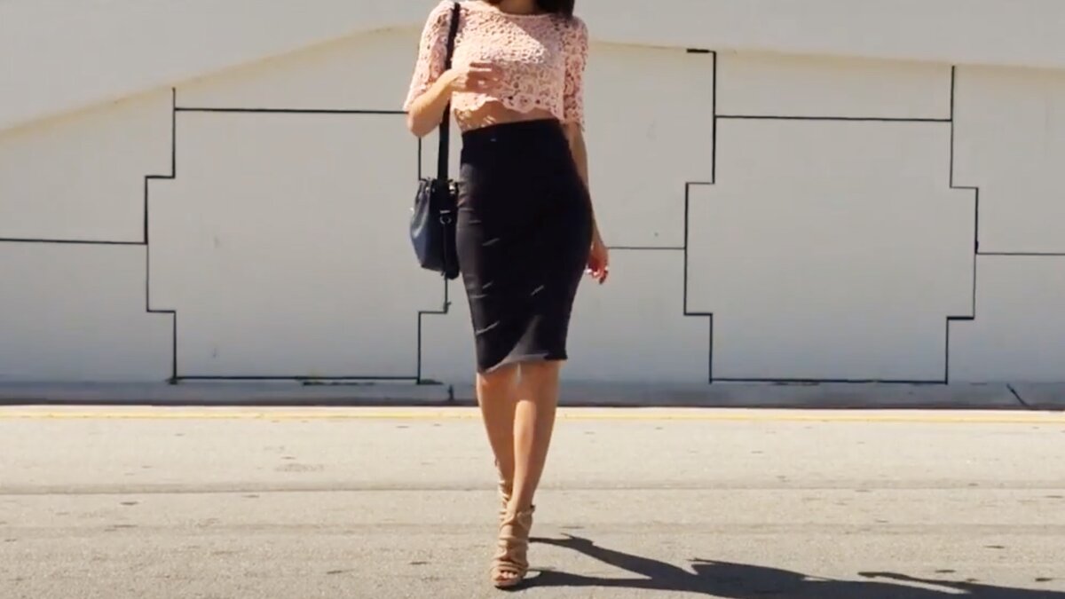 Юбка-карандаш прекрасно подчеркивает достоинства фигуры и скрывает недостатки