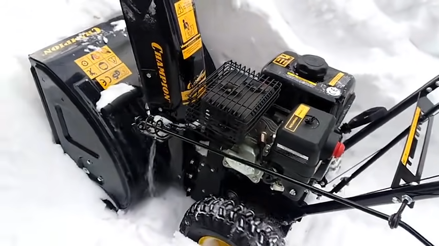 Бензиновый снегоуборщик «Champion ST 656»