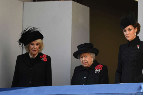 В 2019 году на Кенотафе Елизавета 2 присутствовала в компании Камиллы и Кейт