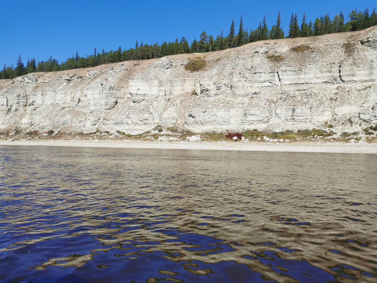 Еланка турбаза якутия. Еланка турбаза якутия. Памятник реке лена. Поселок еланка. Якутия 2020.