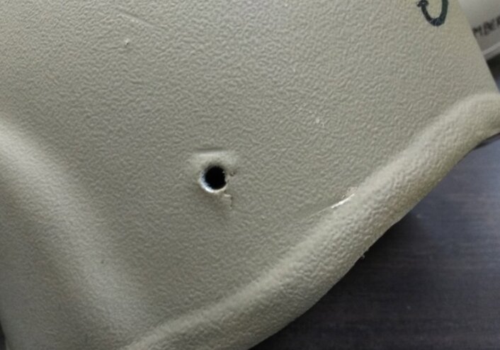 Вмятина на ПВХ напылении от рельсы, прижатой болтами - чудо из чудес!