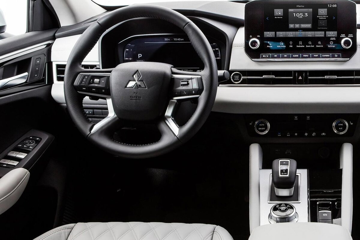 Mitsubishi баку. Новый Аутлендер 2023. Mitsubishi Outlander 2023 Interior. Outlander 2023 салон. Джили Паджеро 2023 панель.