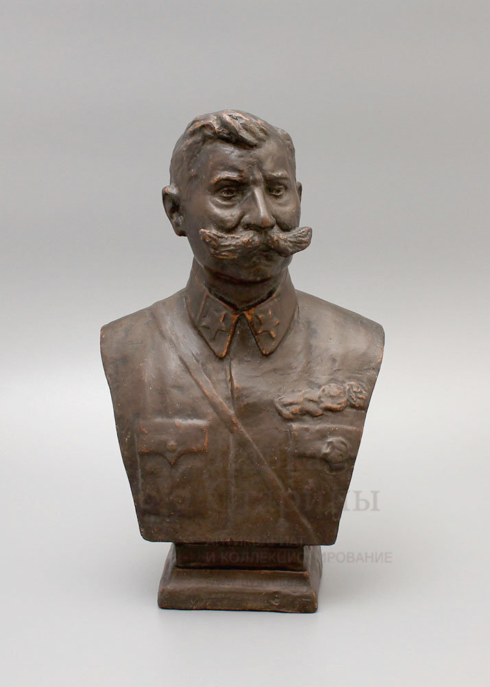 Бюст «Будённый Семён Михайлович», керамика, Гжель, СССР, 1930-е гг.