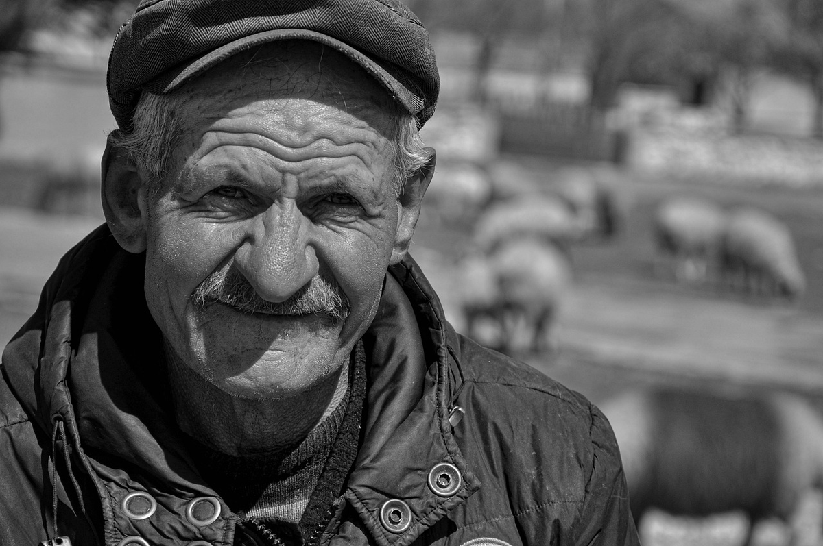 Дядя рисунок. Демонстрационный материал моя семья для детского сада. Мужчина рисунок для детей. Лицо пожилого мужчины. Нарисованный мужчина мультяшный.