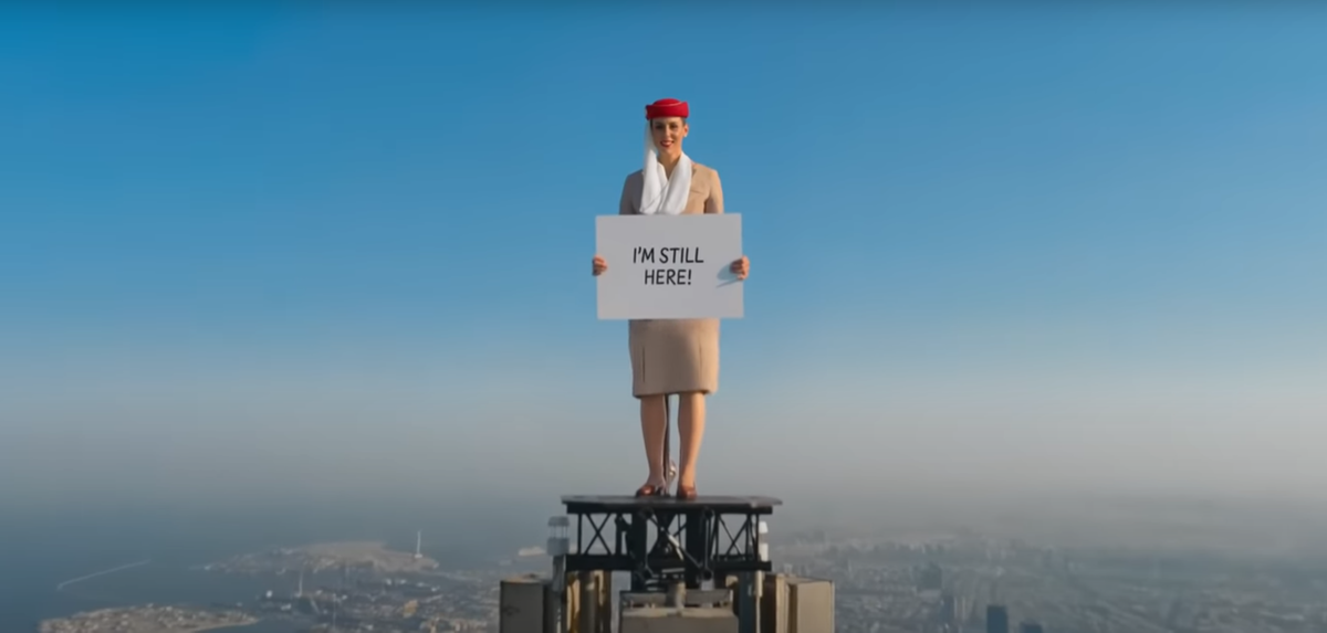 Каскадерша Emirates «все еще» на Бурдж-Халифе. Фото: Emirates