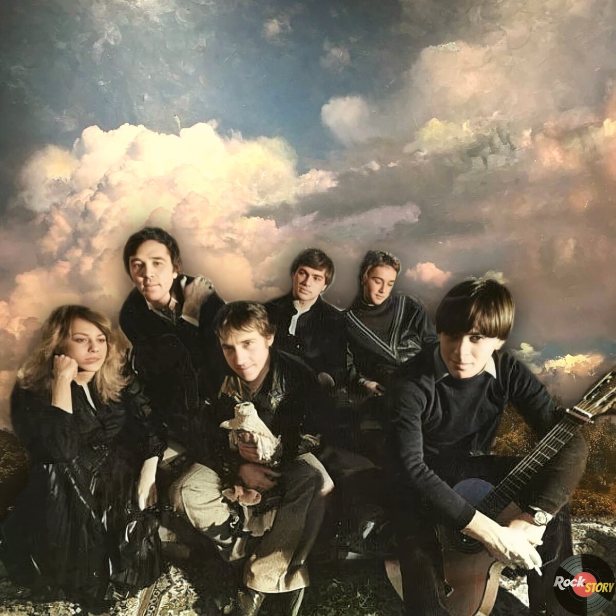 На фотографии: Высоцкий с Оксаной в гостях у модельера Вячеслава Зайцева, Москва, 1979. 