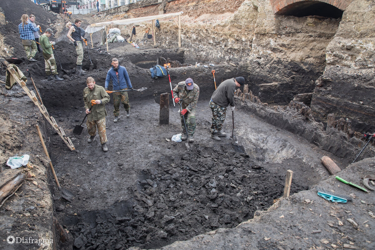 Охранные работы на месте реконструкции Красного моста в городе Орле