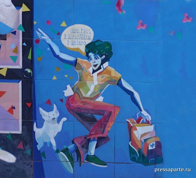 На фото: рисунок неизвестного художника на стене Новгородского центра современного искусства