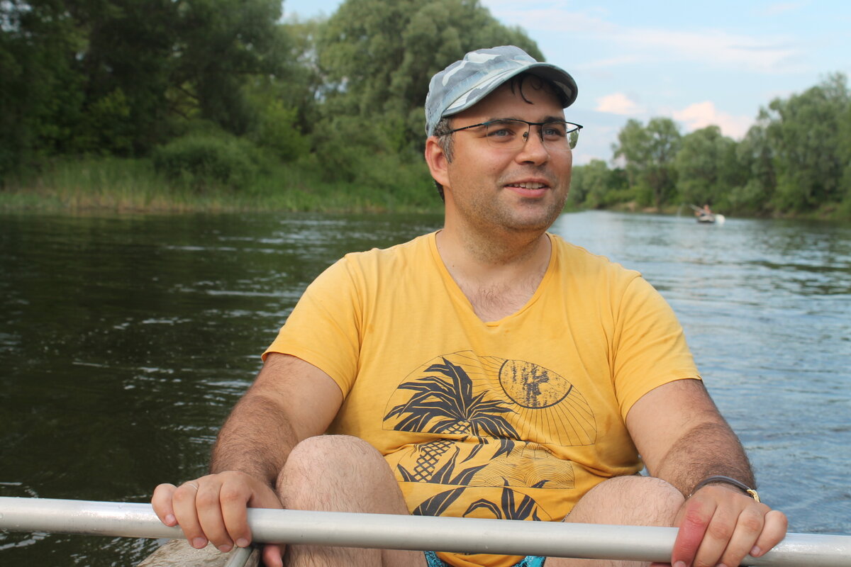 Ах да, забыл представиться. Никита Дубровин, прочитал три книги нейробиолога профессора С. В. Савельева об устройстве мозга, и в своем познании настолько преисполнился...