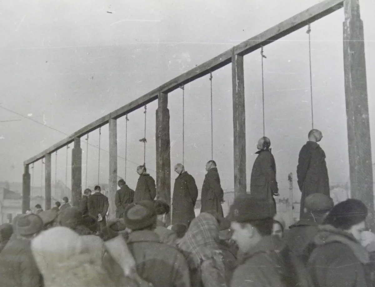 ФОТО ЯНДЕКС-КАРТИНКИ. КАЗНЬ НАЦИСТОВ В КИЕВЕ. ФЕВРАЛЬ 1946 Г.
