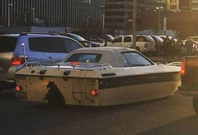 Когда автомобиль немного катер