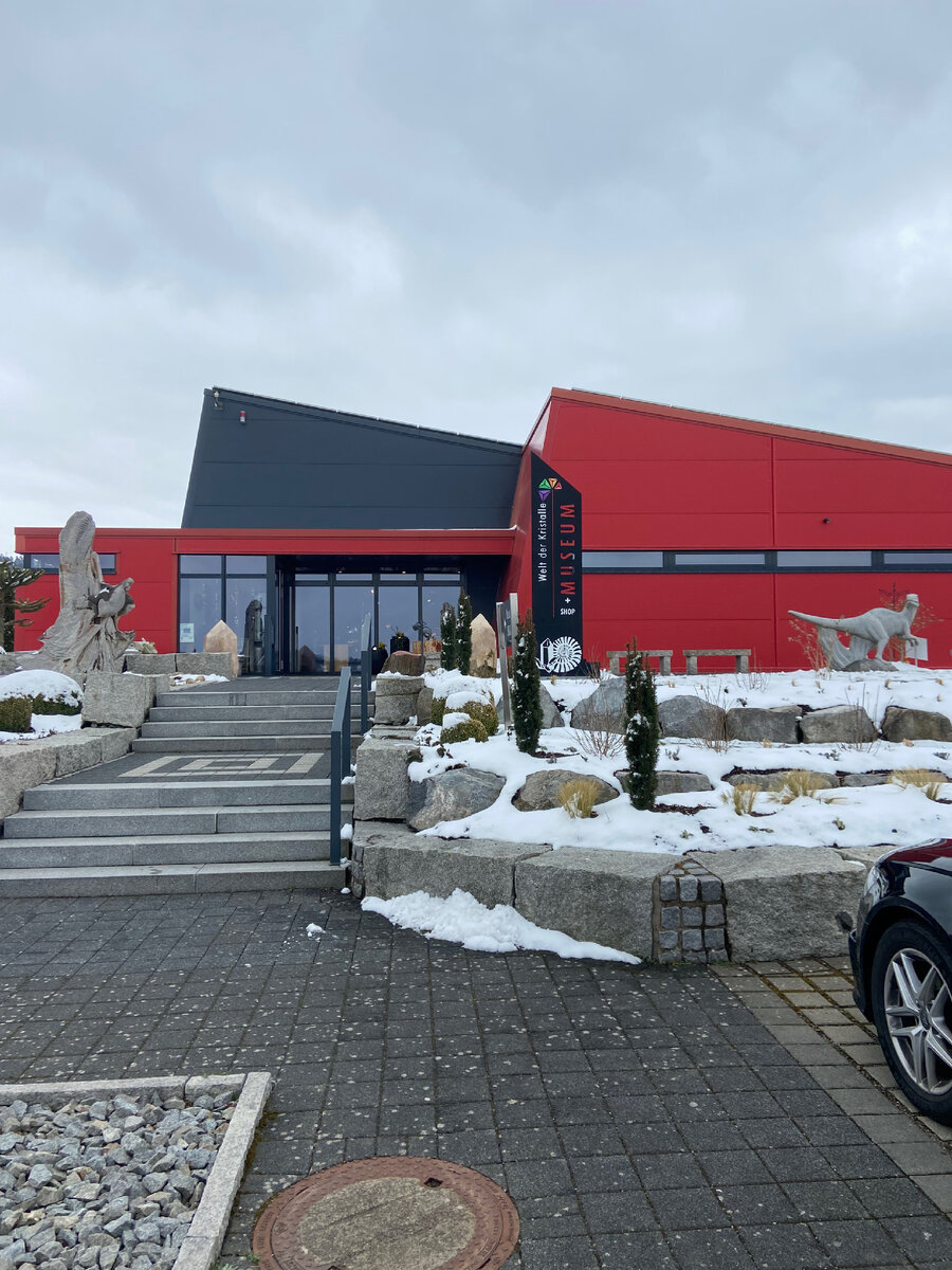 Билеты стоят 6 евро - взрослый, 3,5 евро - дети 5-17 лет.