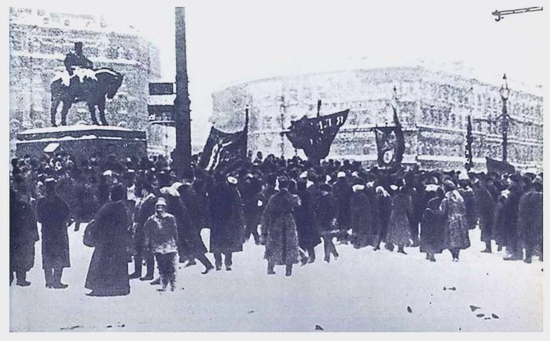 Революция в петрограде 1917. Февральская революция в Петрограде. Знаменская площадь Петроград 1917 год. Петроград февраль 1917. 26 Февраля 1917.