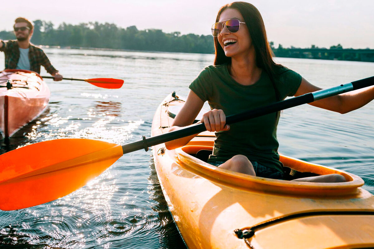 Женщина в байдарочном походе