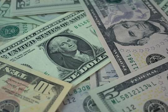    Россияне рассказали об отсутствии запасов наличной валюты