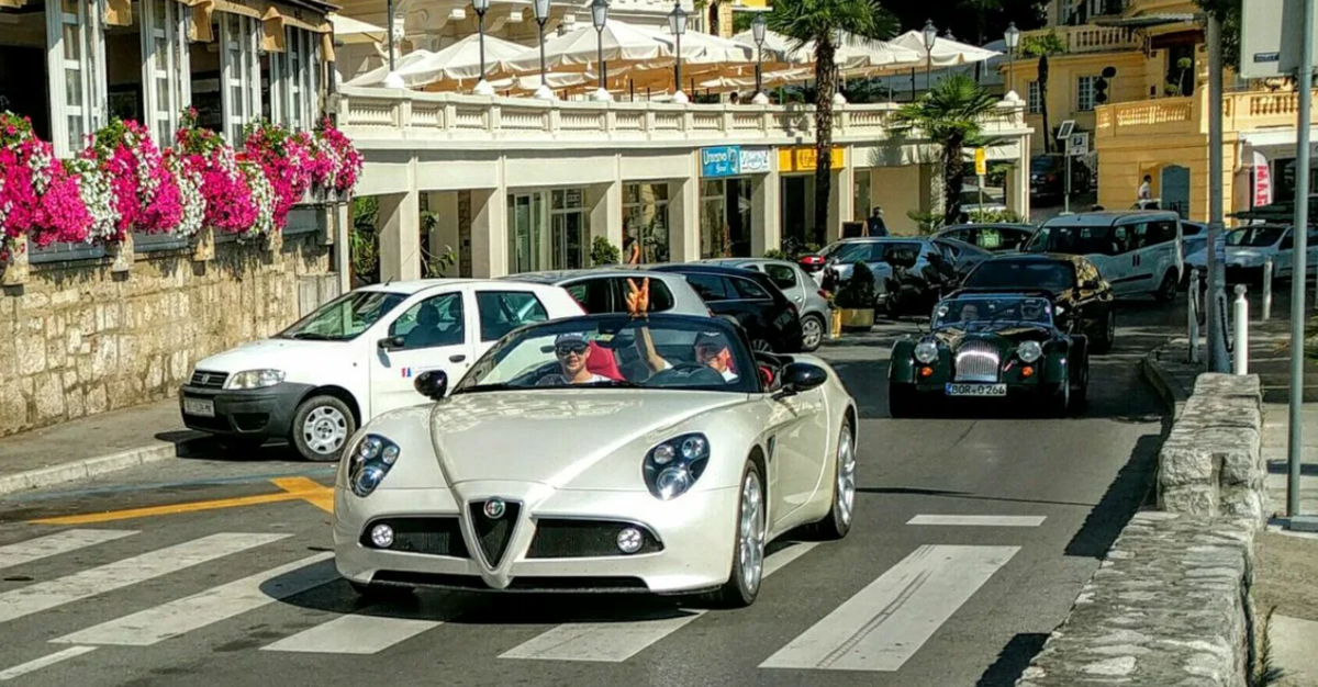 Monaco cars. Экоавтомобили Монако. Монако автомобиль 2013. Русские суперкары в Монако. Русские машины в Монако.