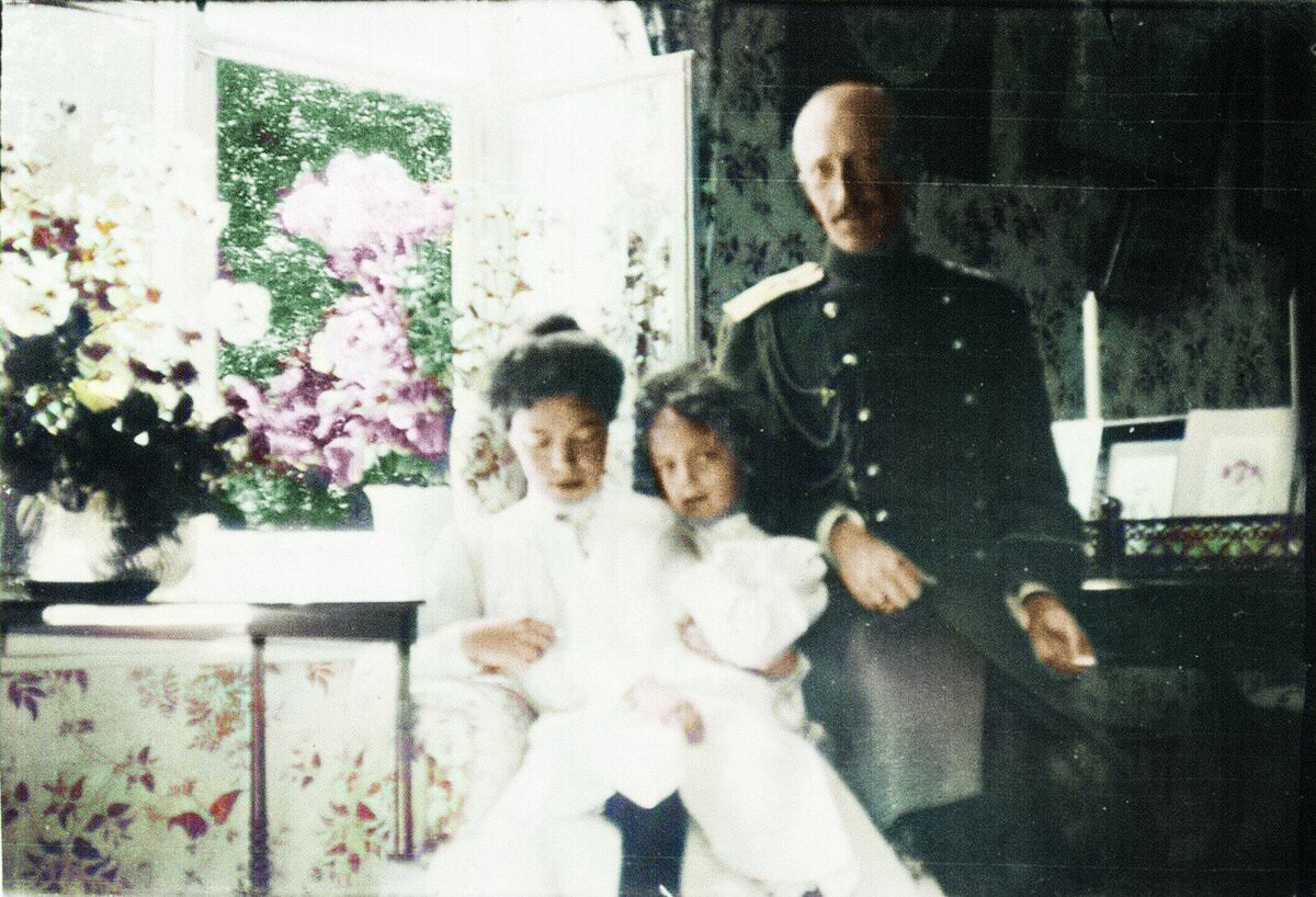 Ольга Александровна с дочерью своей сестры Ксении - Ириной и первым мужем  