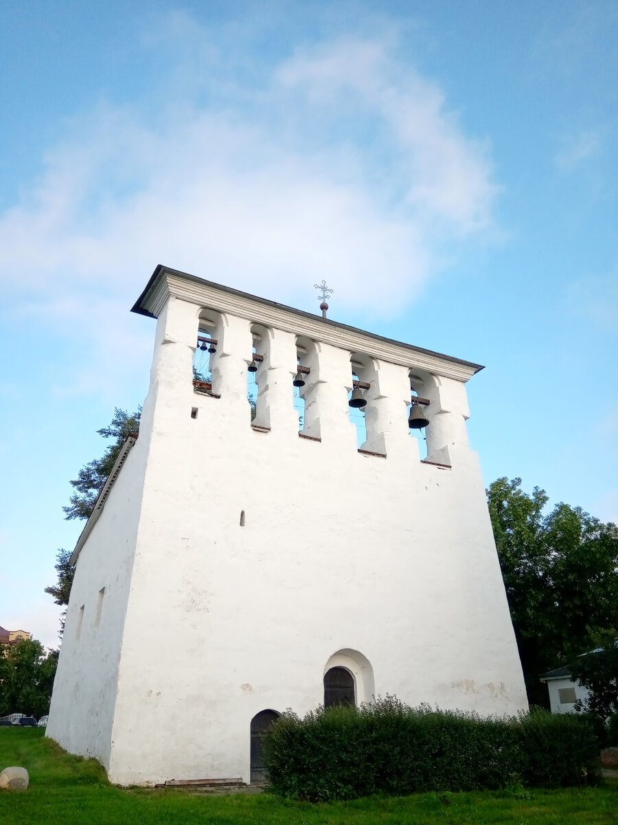 Колокольня церкви Успения с парома