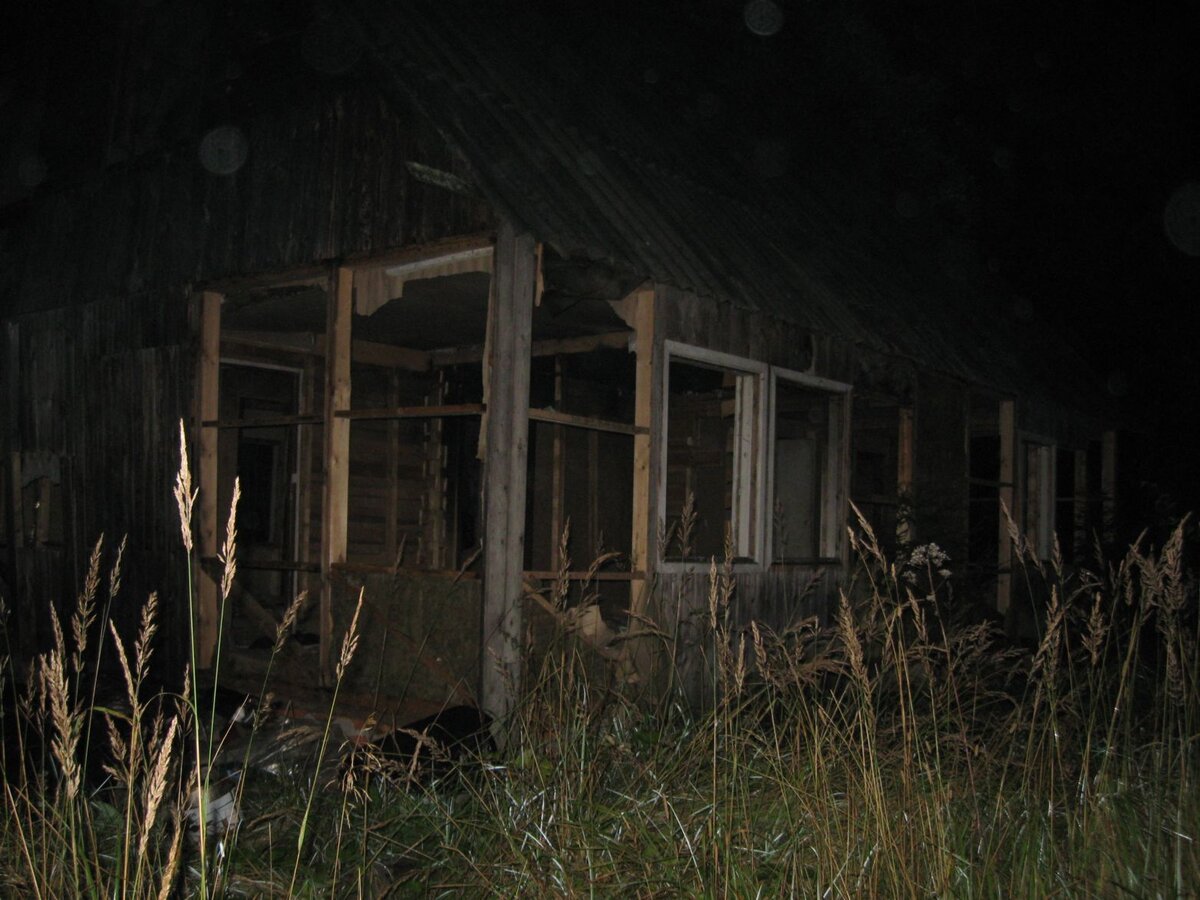 Заброшенный Пионерский лагерь ночью