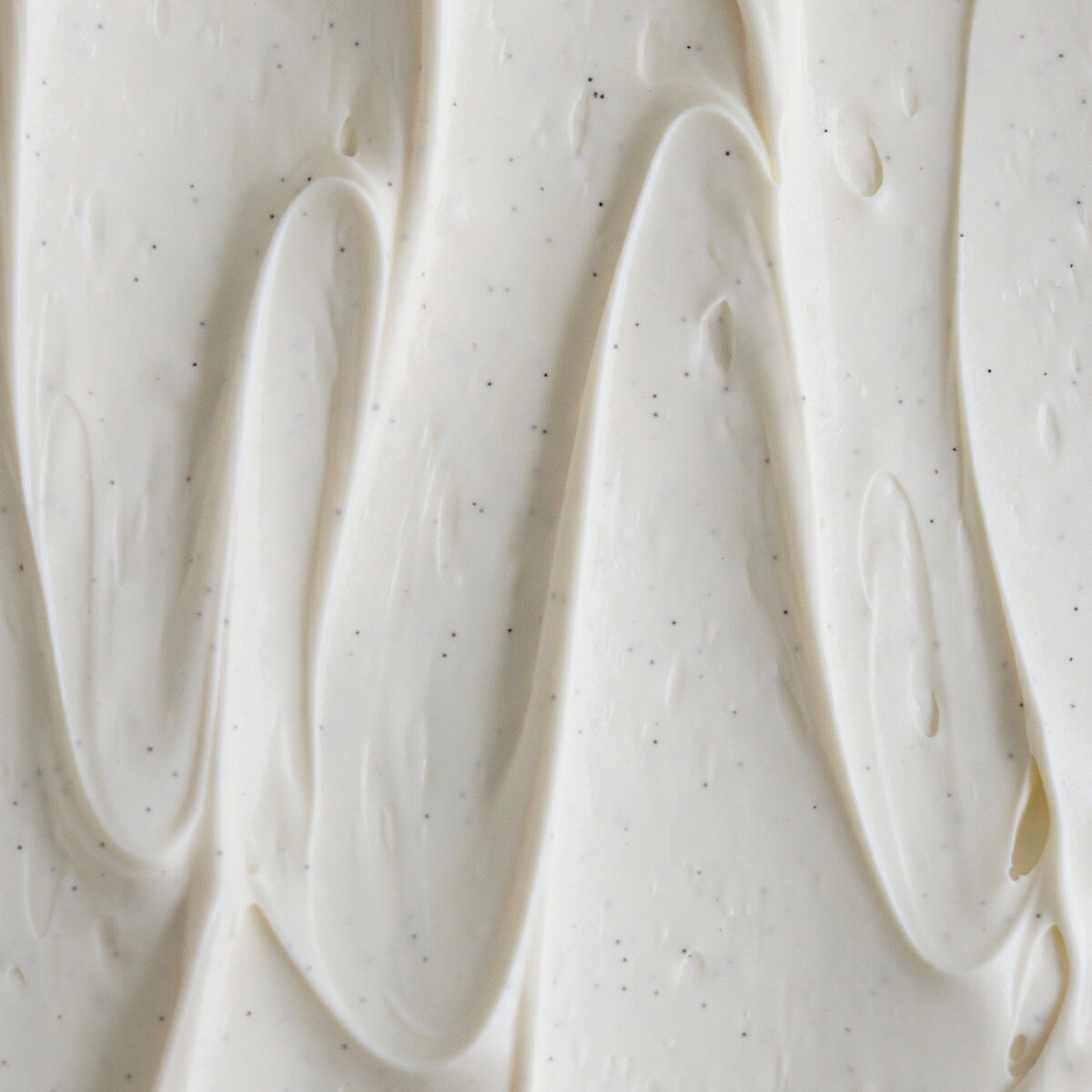 Готовый ганаш отлично подходит для сборки торта, в качестве начинки для макарон, тартов и шапочек капкейков🧁