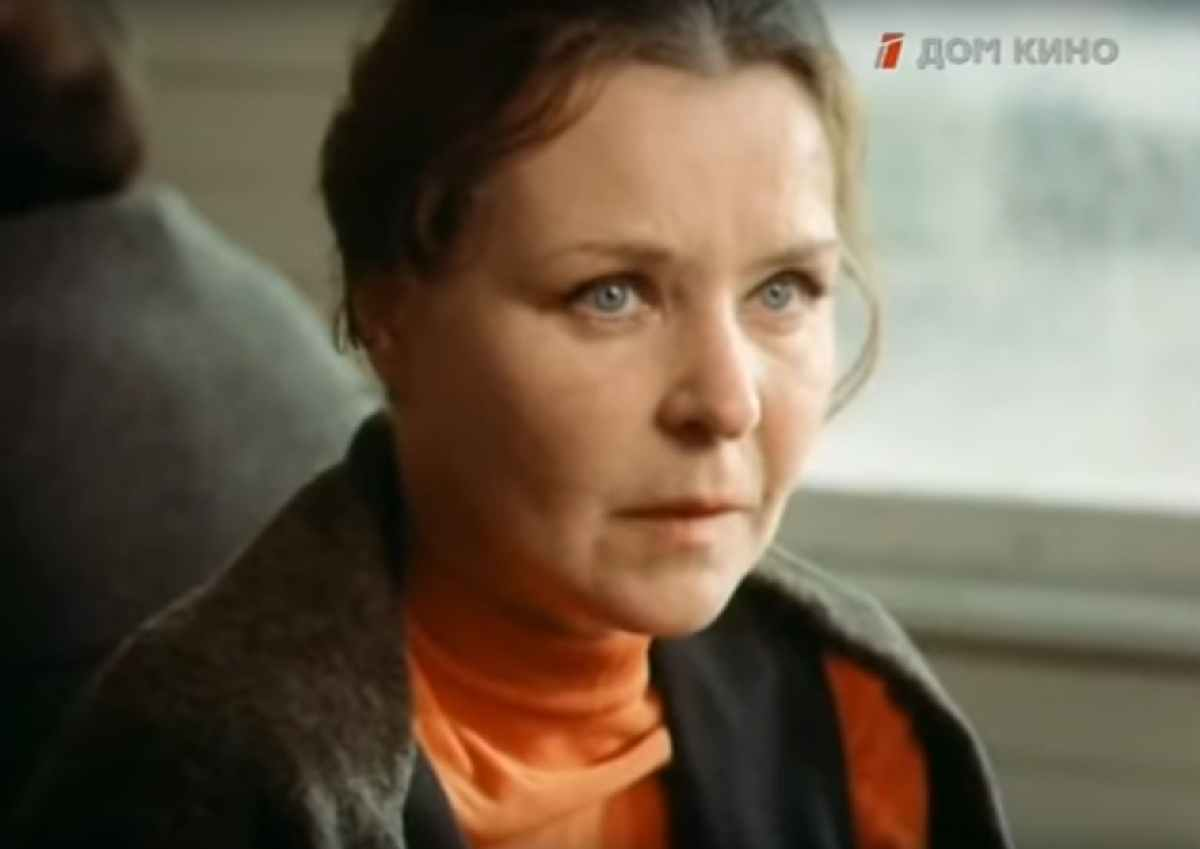 Кадр из фильма "Премия". Нина Ургант в роли экономиста планового отдела