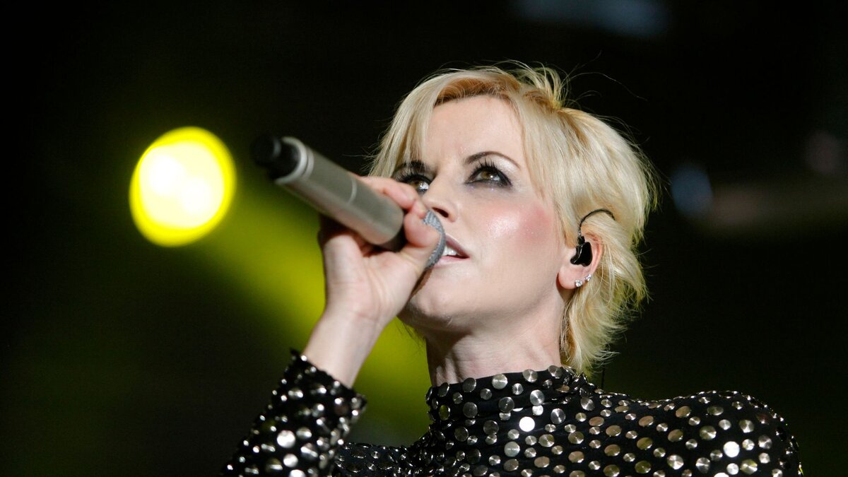 Долорес О'Риордан, солистка группы The Cranberries, huffpost.com