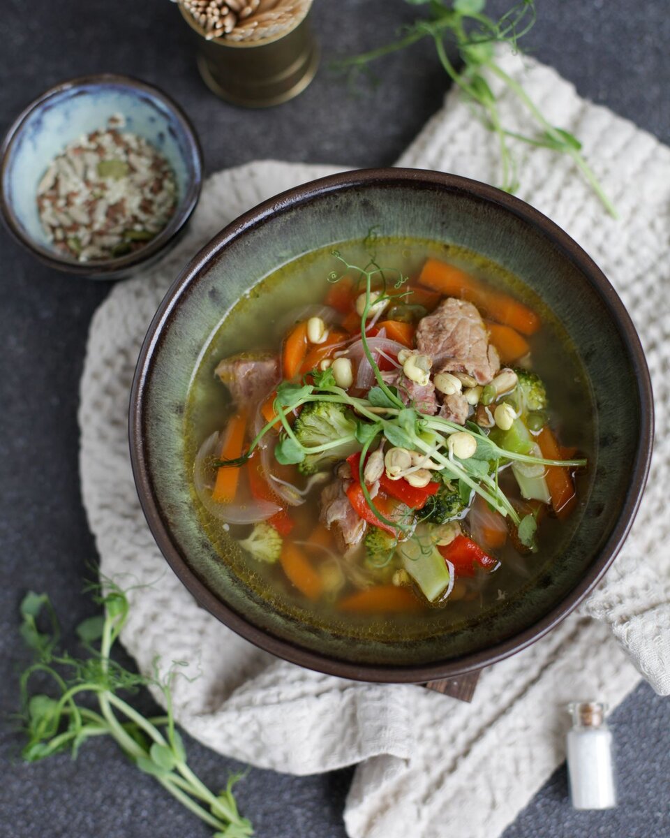 "А теперь, когда я привлек ваше внимание"... Суп-похлебка от нашей Даши Третьяковой. С ее рецептами крутейший состав тела обеспечен, и сама Дарья тому подтверждение. Рецепт тут: https://t.me/wellness_hedonism