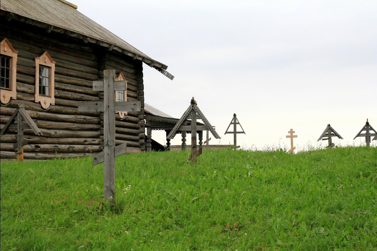 Автор и правообладатель данного изображения: https://vsegda-pomnim.com/religija/2882-pogost-derevnja-65-foto.html