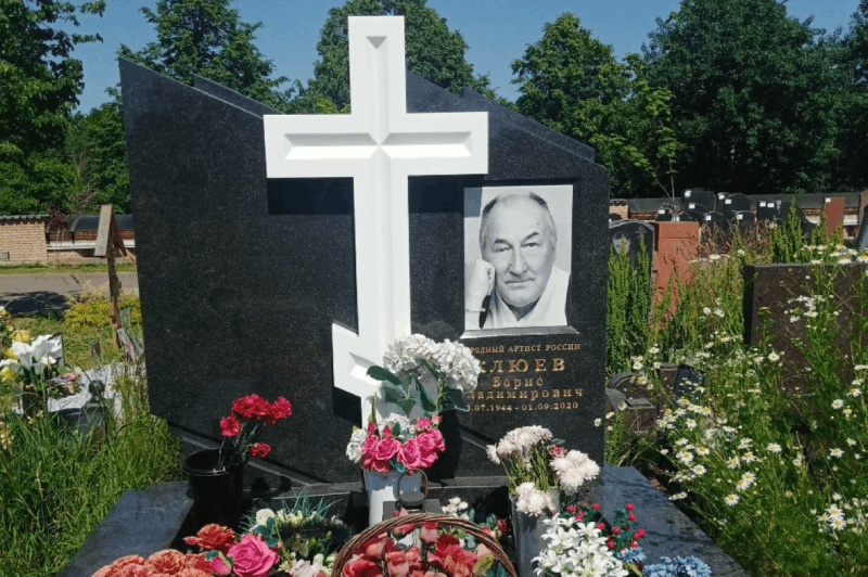 Могила юры шатунова на троекуровском кладбище фото сегодня