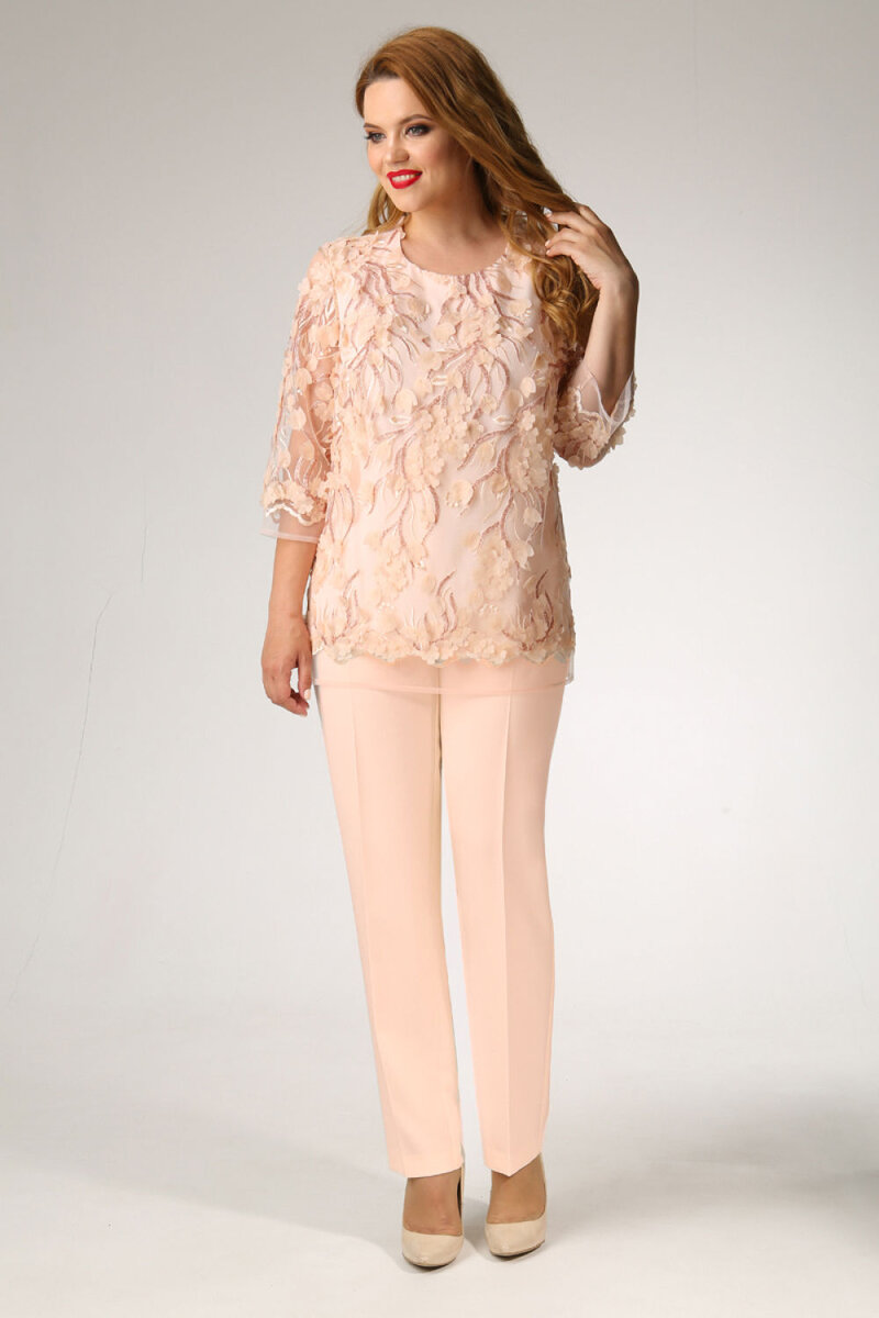 Костюм с брюками и ажурной блузой 1390 руб