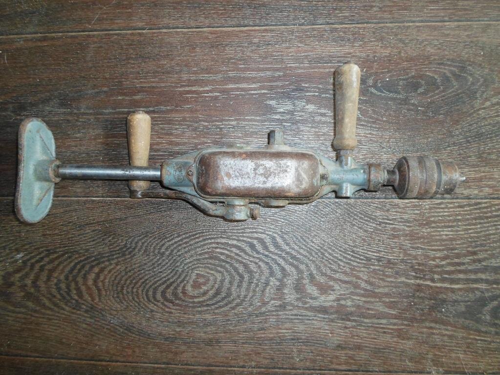 Ручная дрель