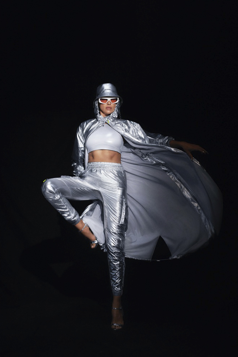     Ирина Шейк похвасталась своим идеальным телом в новой фотосессии. Фото: @weareivypark