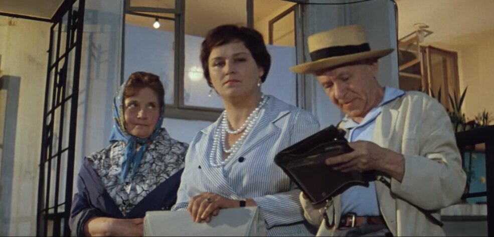 "Наши люди в булочную на такси не ездят!" 