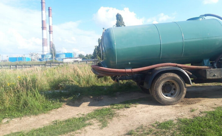    В Курске экологи не дали золотарю слить отходы на пустыре