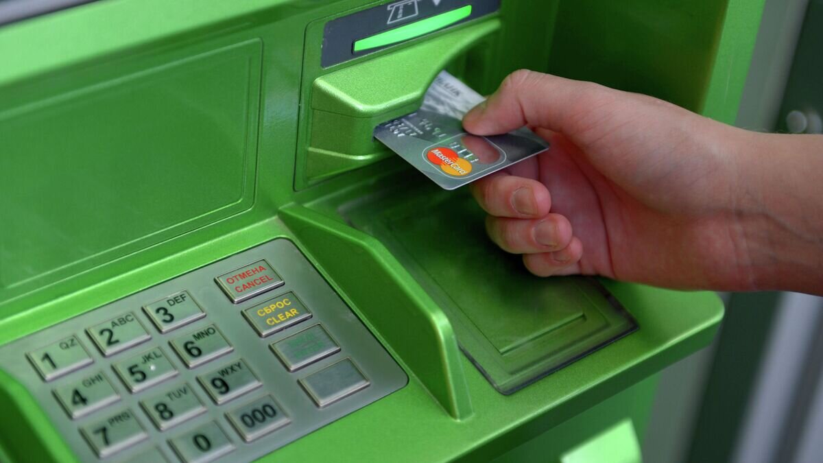    Банковская карта международной платежной системы MasterCard© РИА Новости / Владимир Трефилов