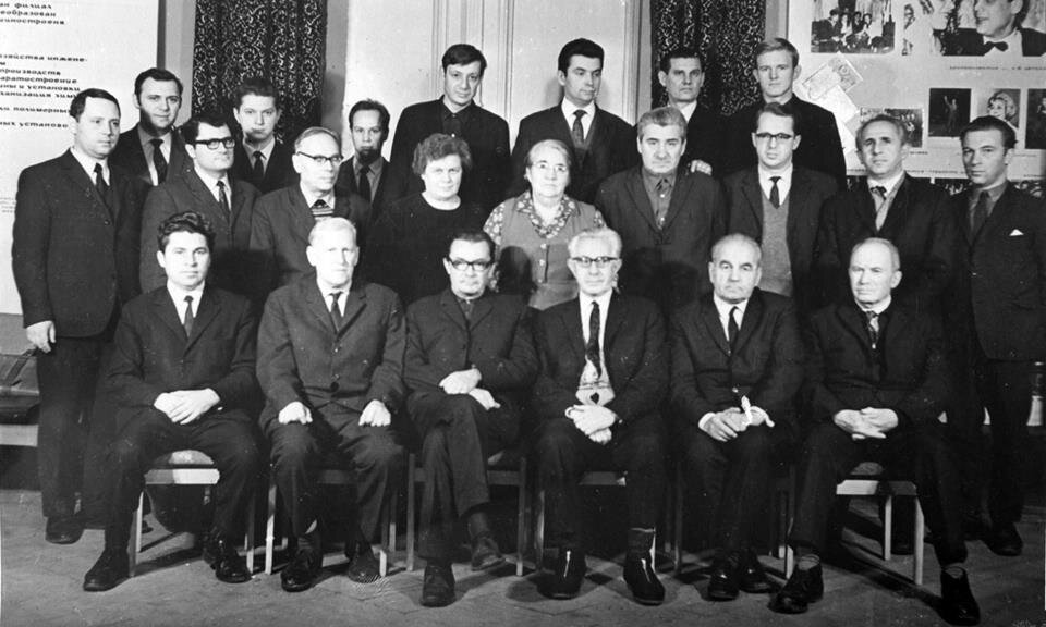 Коллектив кафедры ПАХТ, 1970 г. Слева направо с 1-го ряда: А.Н. Давиденко, Г.Н. Шмидт, А.Н. Плановский, М.Г. Ефимов, В.Н. Костин, Я.М. Брайнес;2-ой ряд слева направо: Г.Я. Рудов, С.Э. Ляндерс, И.С. Уткин, В.Г. Остроухова, Т.С. Изотова, В.М. Черемухин, В.В.Бутков, Г.П. Соломаха, Б.Г. Балдин; 3-й ряд слева направо: А.П. Адамов, В.А. Иванов, Д.С. Артамонов, Л.К. Маринин, В.И. Муштаев, В.П. Павлов, В.А. Богомолов.