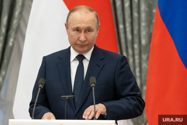    Французы предложили властям последовать примеру Владимира Путина
