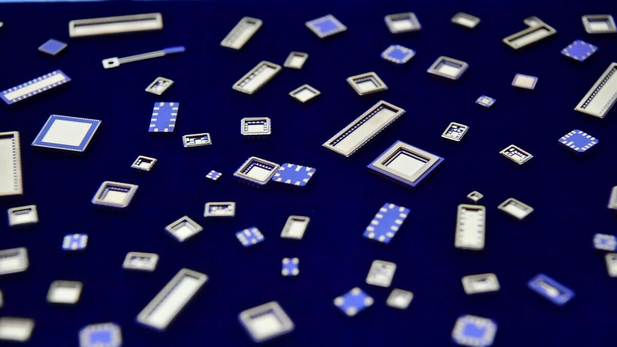    Комплектующие на Международной выставке электронных компонентов "ExpoElectronica"© РИА Новости / Алексей Куденко