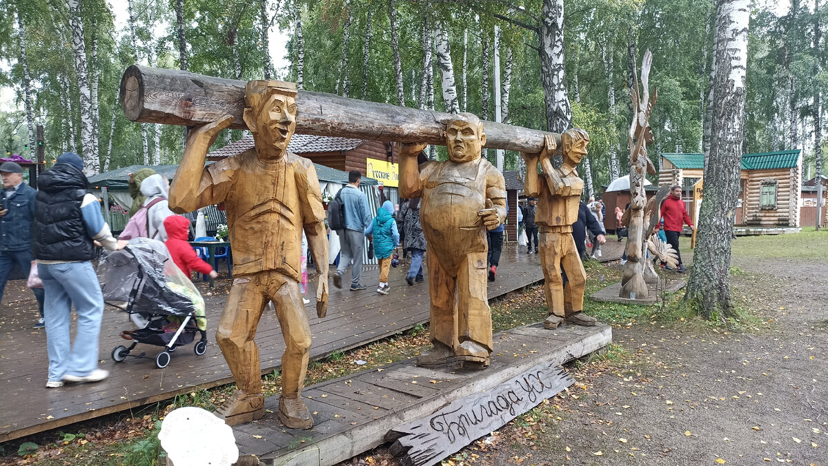 Этих парней узнали наверное все. Бригада УХ, работает за двух, ест за трёх, а пьёт за четырёх.)