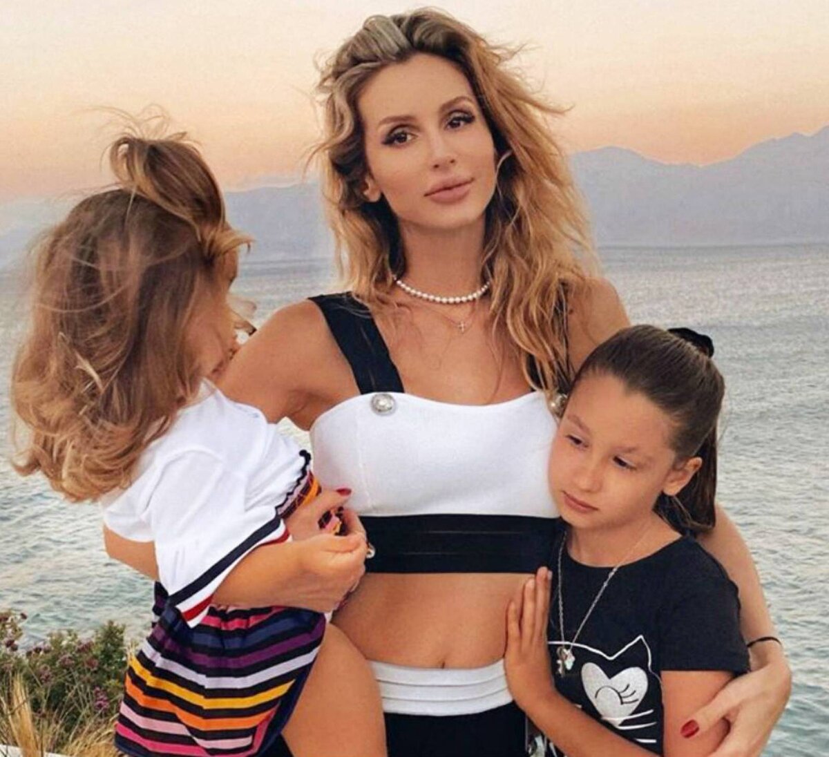    Светлана Лобода живет с двумя дочерьми в ЛатвииСоцсети Светланы Лободы