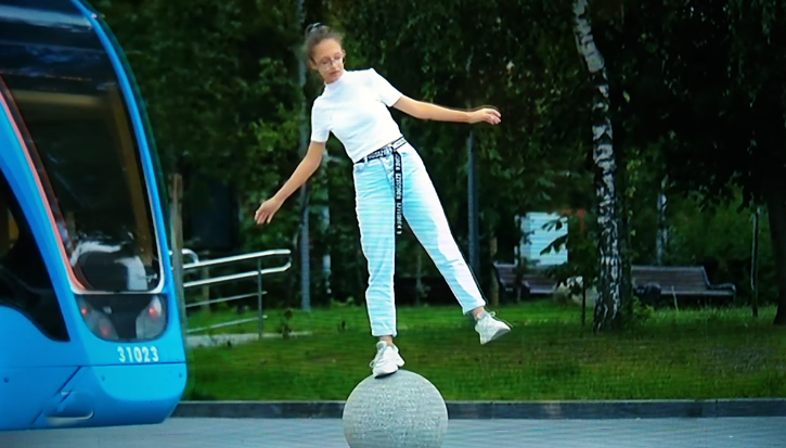 Валерия Верногорова в парке. Фото автора с экрана телевизора