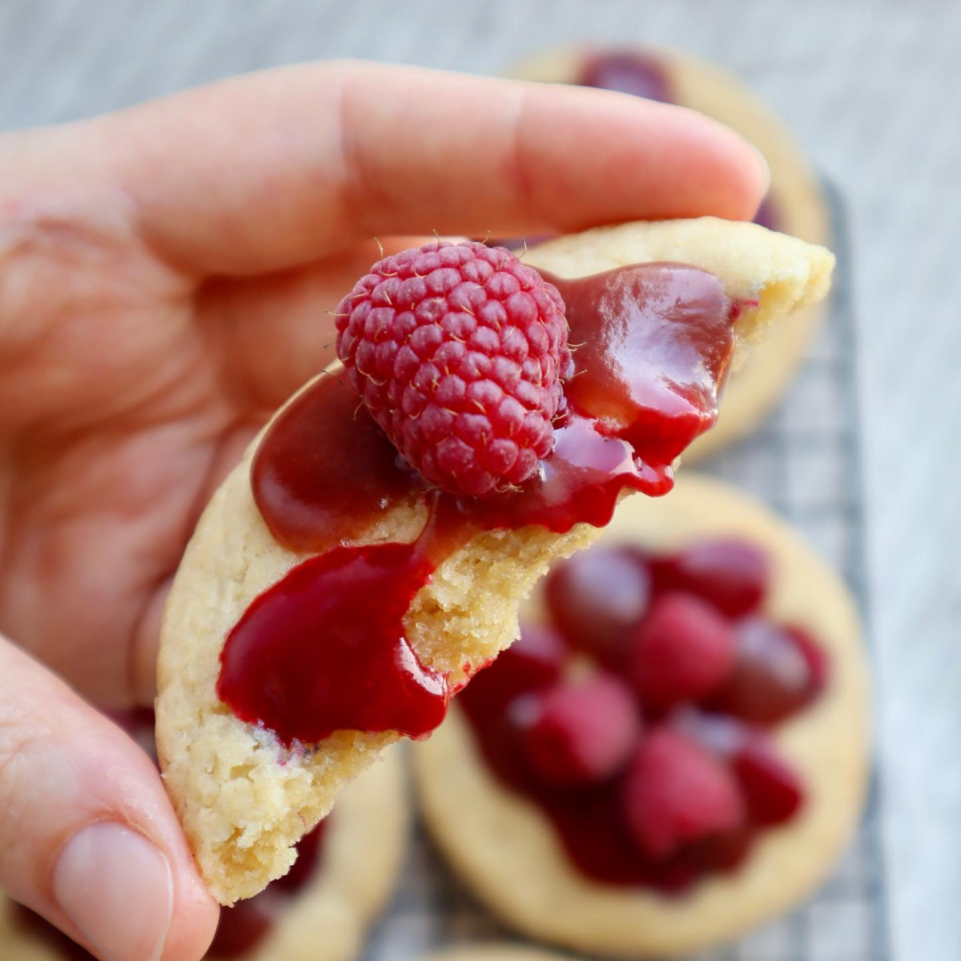 При постоянном чувстве голода, одно-два печенья к чаю легко превращаются в пачку печенья за раз.