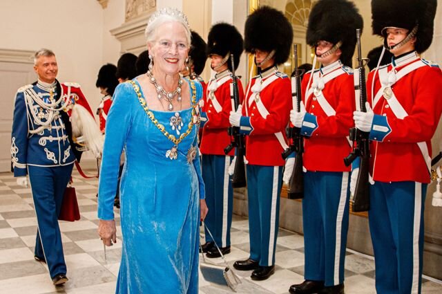    Почему королева Дании лишила своих внуков титулов?