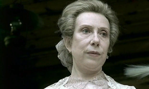 Кадр из экранизации Инна Чурикова в роли Лизаветы Прокофьевны