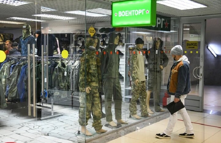 В первые дни частичной мобилизации неизвестно откуда возникли списки вещей, необходимых для военной командировки. Призывники стали массово скупать походную экипировку. 